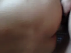 带验证！飘窗后入94年小美女，楼下大爷晨练也照叫不误。