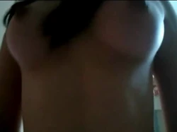 C罩杯翘起屁股健身女