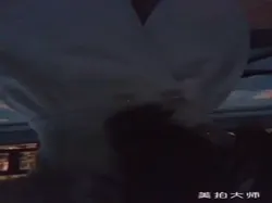 雪儿公园户外黑丝自卫背后都是行人路过