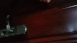接大哥去买宵夜_我和嫂子急急忙忙在写字台上操了一发