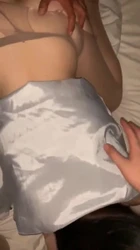 老婆叫的声音太大了 用小鸡吧把嘴堵上
