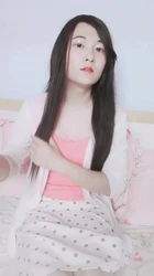 药娘馨雅露脸自拍