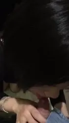 短发大奶妹子口爆吞精