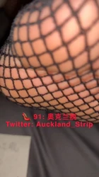 举牌恋足网袜高清晰度网袜脚底特写 极品女神的美脚诱惑