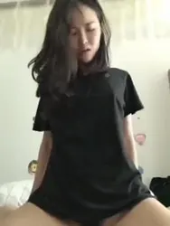 "骚逼好痒，操的好深" 极品骚货露脸实拍衣服都来不及脱就骑在鸡巴上