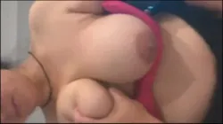 干妈��"小时候你就喝我的奶,长大你还玩我的奶"