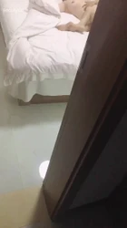 绿帽发来，绿帽亲自拍摄单男猛肏騒妻