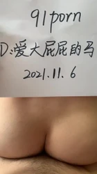炮友坐我身上操我。背后骑乘