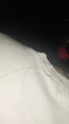 野外路边，旁边经过的都能看到
