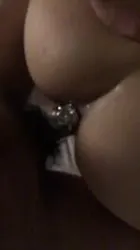 屁眼插着肛塞 下面暴操女友
