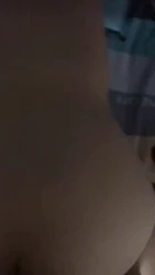 肥臀舅妈回归，操得她直叫我老公，干到一半来电话了