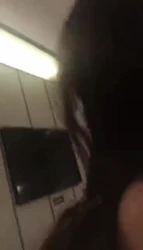 跟人妻玩，老公在边上看