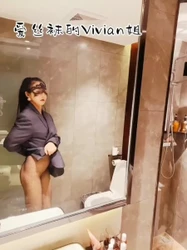 宾馆开门操，性奴最浪小骚货，被我调教的舔脚吞精。对白淫荡