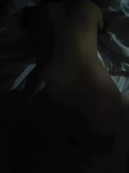 约的大学小女友，性感的屁股