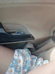 骚逼少妇没人操。只能自己去男厕所露出自慰找刺激