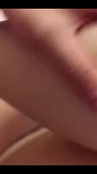 直接忍不住高潮喷水了，操哭了妹子
