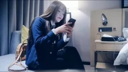 红唇花臂妹子啪啪张开双腿按着大力猛操 !（进群约炮）