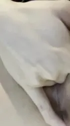 小骚货在外旅游，酒店撩到自慰，满手淫水3