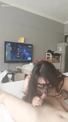 边看新闻边让G奶巨乳少妇口交 最后全射进嘴里