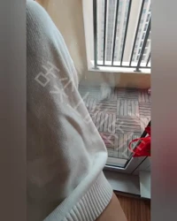"对面的人看到了，一个小区会碰到的"陌陌约的少妇在她家阳台露天后入