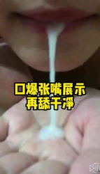 00后女生给我口爆再舔干净吞精