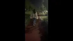 少妇突然生气翻脸了！！直接拉到路边就把她操了！！