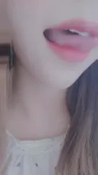 给你们秀一下身材吧 有点羞耻