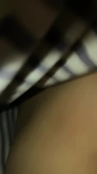 02年小骚逼害羞藏在被窝里 掰开她的嫩穴给大家欣赏