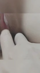 用手指挑逗媳妇的嫩逼