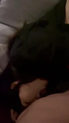 成都大胸妹妹很喜欢两根肉棒一起伺候她