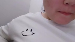 厕所偷偷抠会逼没人发现吧