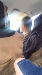着急出门 忘穿小内内  坐滴滴打车，也不开空调