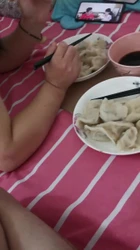 年轻漂亮皮肤真白 白人似的