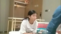 18岁少女这么小就出来约炮钻钱这也太爽了（下面简介看完整版 约视频女