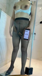 验证自拍--和黑丝阿姨一起湿身洗澡吧