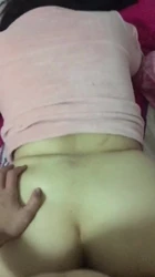 丰满肥臀熟女太饥渴了，撅着大屁股求后入