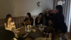 生日现场偷情实录！！把寿星接去房间里操。男友在楼下唱歌！