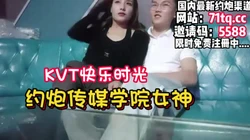 量贩KTV，在酒精的作用下忍不住直接在包厢操【看简 介同城免费约炮】