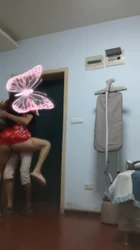 看到带了晚餐回来的主人 小母狗开心得直跳脚