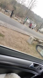 牛仔裤美女车上给我足出