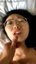狠草眼镜女教师！平时为人师婊，到了床上浪到不行！（进群有偿约炮）