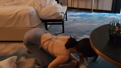 反差婊舔脚