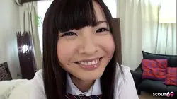 娇小的18岁日本少女被陌生老男人搭讪，诱骗后发生破处内射性交，无码日本色情片