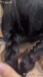在教室操大一学生