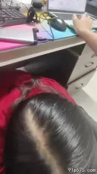 前台小姐姐又偷偷跑来吃我的鸡吧，一边工作一边被吃鸡是什么感受？