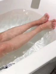 原创泡澡媳妇儿