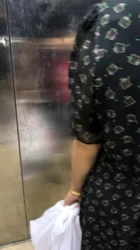 狂插电梯里搭讪的良家熟女人妻(出完整版已操三次)