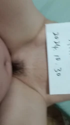 终于操到老公不身边的小少妇，爽