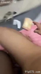 后入丝袜骚妻，欢迎真实交流