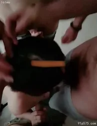 刺激，说服老婆在商场进行多人运动。